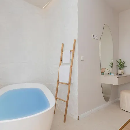 別荘 3 Bedroom Beautiful In マカルスカ