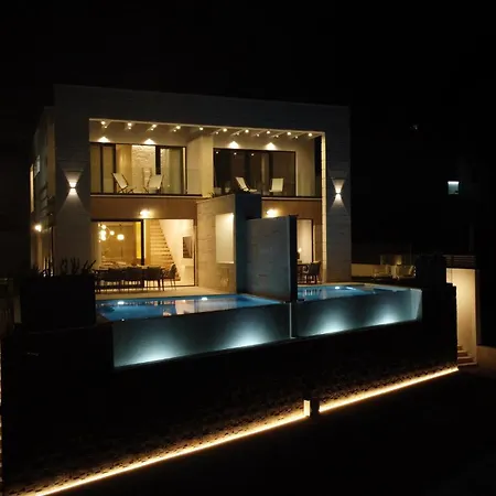 別荘 3 Bedroom Beautiful In マカルスカ