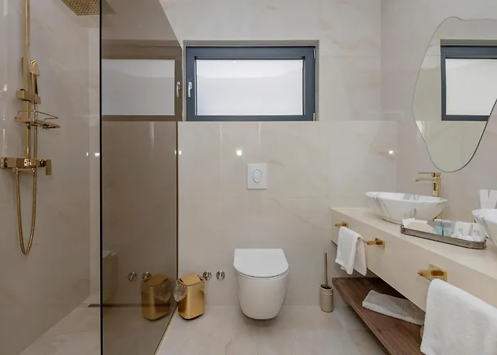 3 Bedroom Beautiful In Semesterbostad