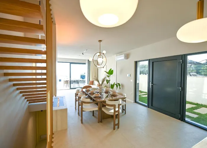 3 Bedroom Beautiful In Semesterbostad