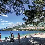 Сasa de vacaciones Cozy In With Heated Swimming Pool Makarska