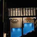 Cozy In With Heated Swimming Pool Сasa de vacaciones Makarska