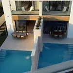 Cozy In With Heated Swimming Pool Сasa de vacaciones Makarska