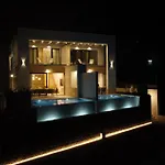 Сasa de vacaciones Cozy In With Heated Swimming Pool Makarska
