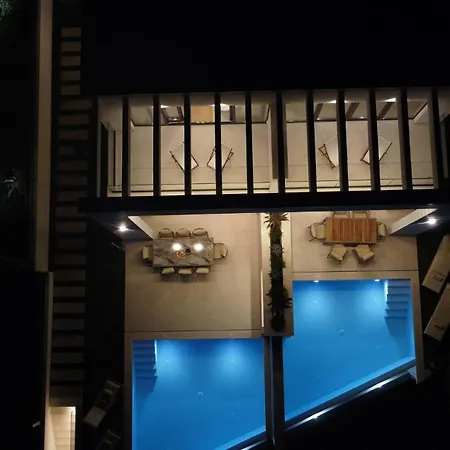 In With Heated Swimming Pool Nyaraló Makarska