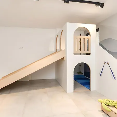 Cozy In With Heated Swimming Pool Makarska