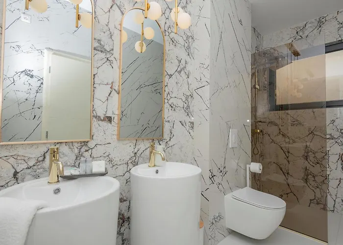 3 Bedroom Beautiful In Makarska