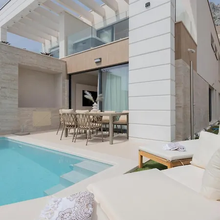 3 Bedroom Beautiful In Makarska