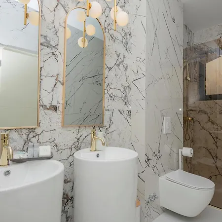 3 Bedroom Beautiful In Makarska