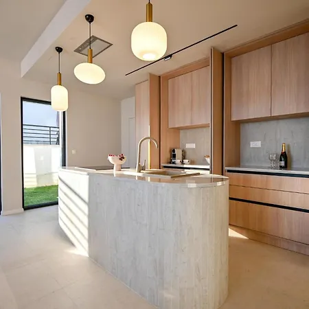 3 Bedroom Beautiful In Makarska