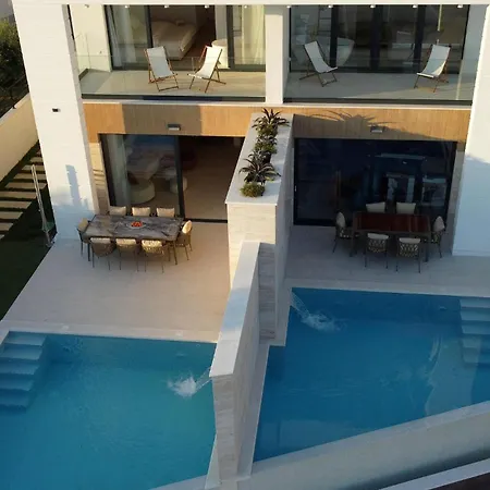 3 Bedroom Beautiful In Holiday home Makarska